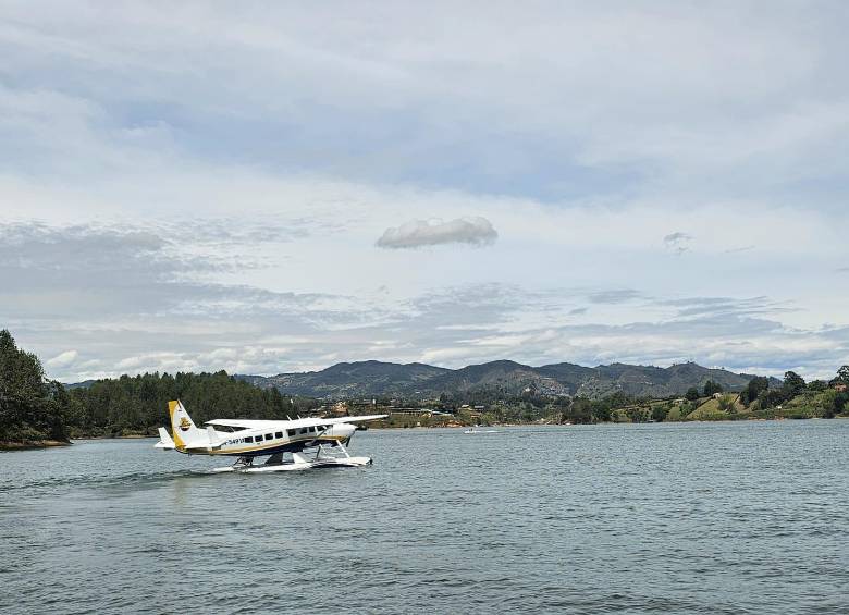 El hidroavión de Alma Air ya opera entre Medellín y el embalse Guatapé-El Peñol. Foto: cortesía.