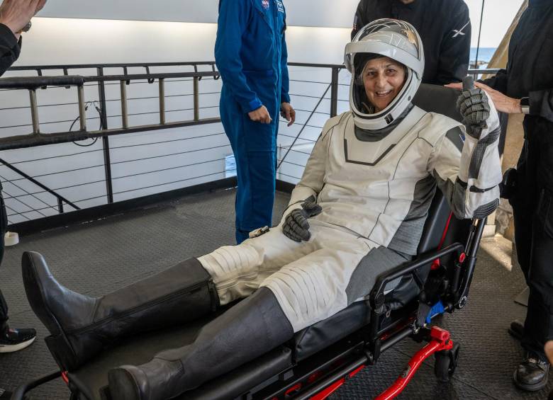 La astronauta Suni Williams en una camilla tras sentir los efectos de la gravedad en la Tierra. FOTO: NASA ASTRONAUTS