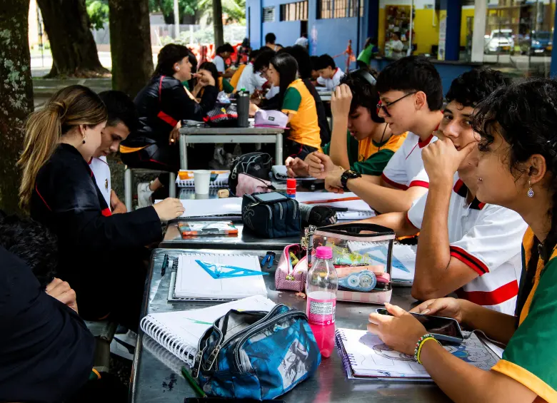 La variación en las calificaciones era general, independientemente de factores socioeconómicos. Eso sí, antes de entrar en el colegio tanto ellos como ellas tenían el mismo nivel en esta disciplina. Foto: EL COLOMBIANO