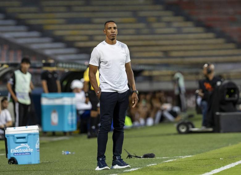 El entrenador antioqueño Amaranto Perea dirige al Medellín, uno de los equipos que tenía dos juegos programados para esta semana. Foto: Camilo Suárez