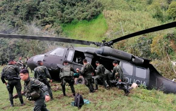 Tras el incidente no se presentaron víctimas, El helicóptero iba a recoger a unos policía para levarlos al casco urbano de Ituango. FOTOS Cortesía