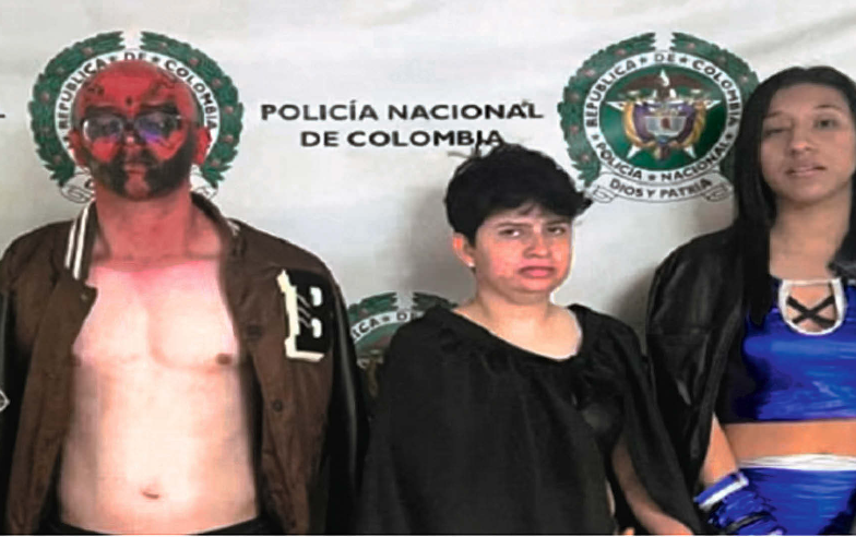 La audiencia se reanudará hoy a partir a las 8:30 de la mañana. De izquierda a derecha: Juan Carlos Suárez imputado-; y sus dos compañeras, quienes fueron liberadas. FOTO: CORTESÍA