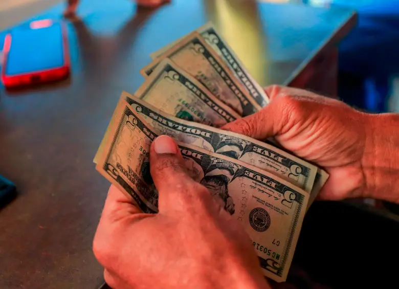 El dólar está un 15% más barato que hace un año. FOTO: EL COLOMBIANO