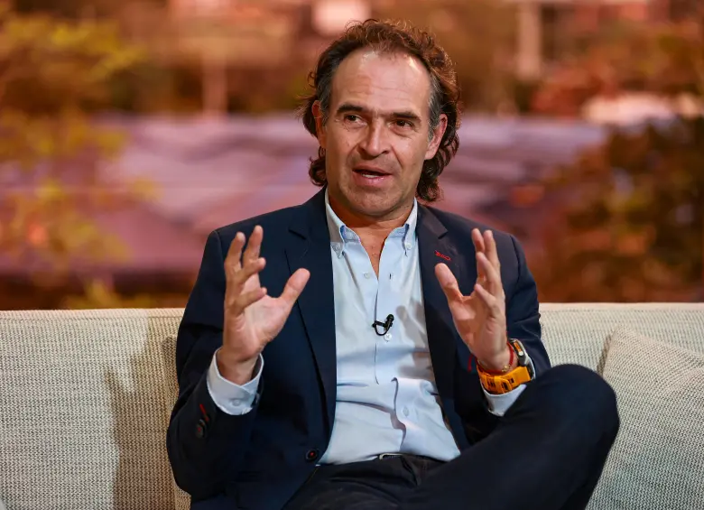 El alcalde se sumó al gobernador de Antioquia y pidió que se investigue al presidente Petro y a Francia Márquez. FOTO: Manuel Saldarriaga