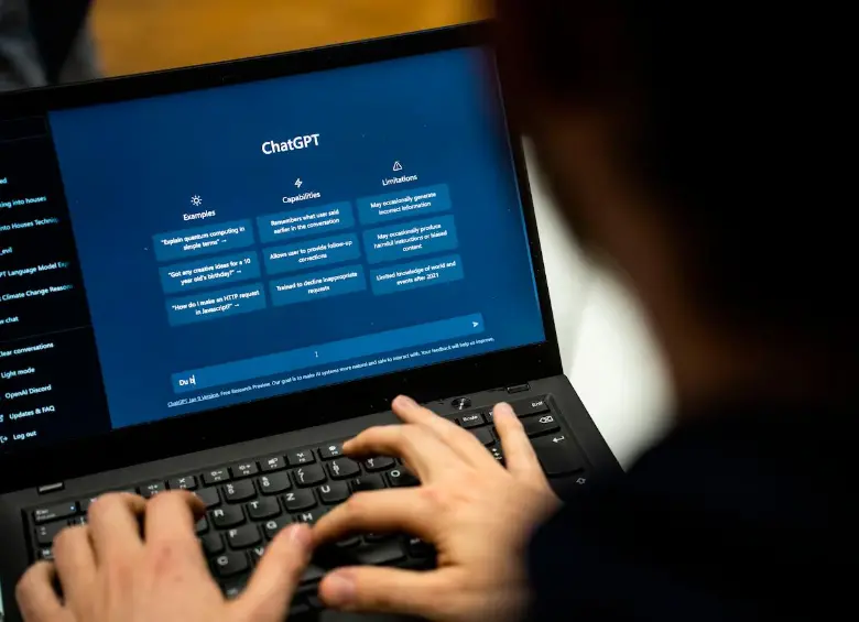 La Inteligencia Artificial desafía la supervivencia de la prensa. Foto: Getty.