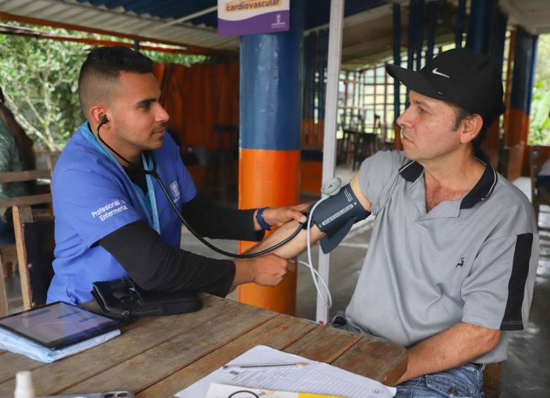 El programa Medellín Te Quiere busca atender a 32.000 familias en todos los barrios de la ciudad y a todos los estudiantes de las instituciones educativas públicas y privadas. FOTO: Cortesía Alcaldía de Medellín