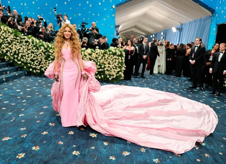 Así lucía, completo, el traje que Shakira lució en esta Met Gala. FOTO Getty