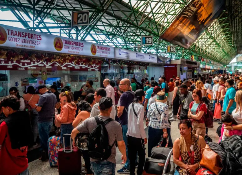 La mujer fue encontrada desmayada en la zona de taquillas y trasladada de inmediato a la oficina de primeros auxilios del terminal. FOTO: Camilo Suárez (foto de referencia)