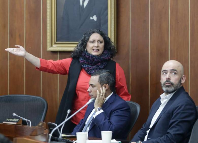 En la Comisión Cuarta del Senado del Congreso de la República se inició el debate sobre la reforma laboral. La sesión contó con la presencia de los ministros del Interior y de Trabajo, quienes exponen y defienden los puntos clave del proyecto ante los senadores.