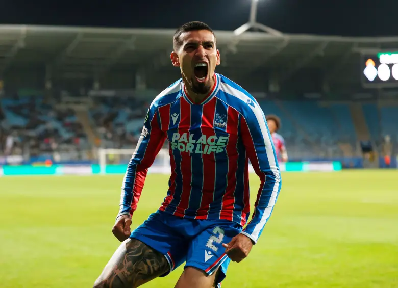 Daniel Muñoz festejando su gol con el Crystal Palace en la Conference League. FOTO GETTY