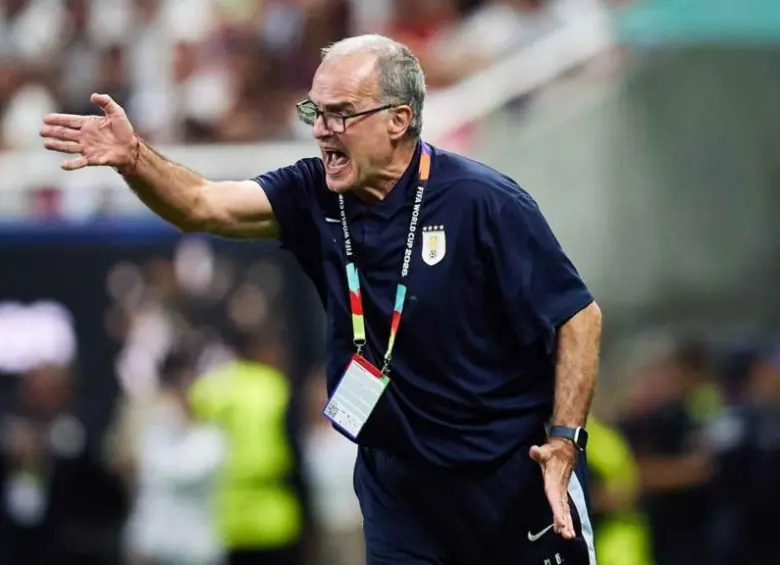 Marcelo Bielsa entrenador argentino que dirige a la selección de Uruguay que no pasó de la fase de grupos en el Mundial de Norteamérica. FOTO GETTY
