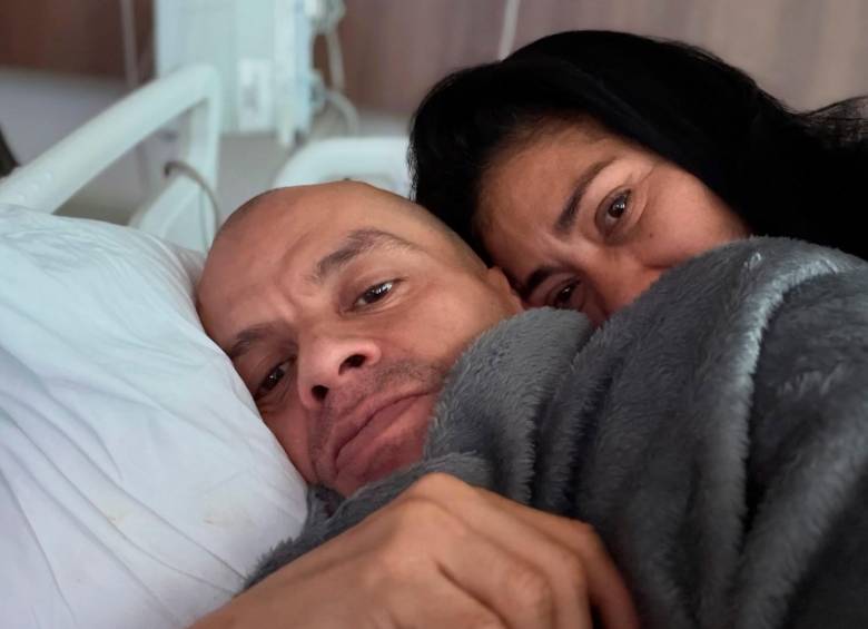 Vico C compartió esta imagen desde el hospital para tranquilidad de sus seguidores. FOTO @soyvicoc