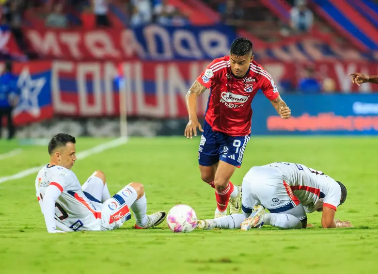 EL delantero atlanticense Luis “El Chino” Sandoval será el referente en ataque del Medellín contra América en Cali. FOTO: CAMILO SUÁREZ