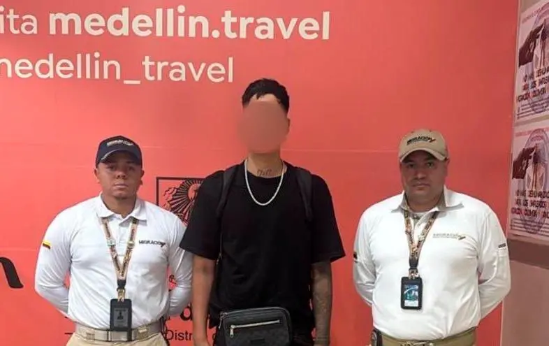 Un ciudadano chileno con antecedentes de delitos sexuales fue detectado en el aeropuerto José María Córdova y devuelto a su país de origen. FOTO: CORTESÍA