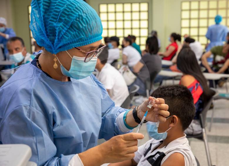 En Antioquia el porcentaje de personas vacunadas de forma completa es del 72%, según la Gobernación. FOTO: EDWIN BUSTAMANTE RESTREPO