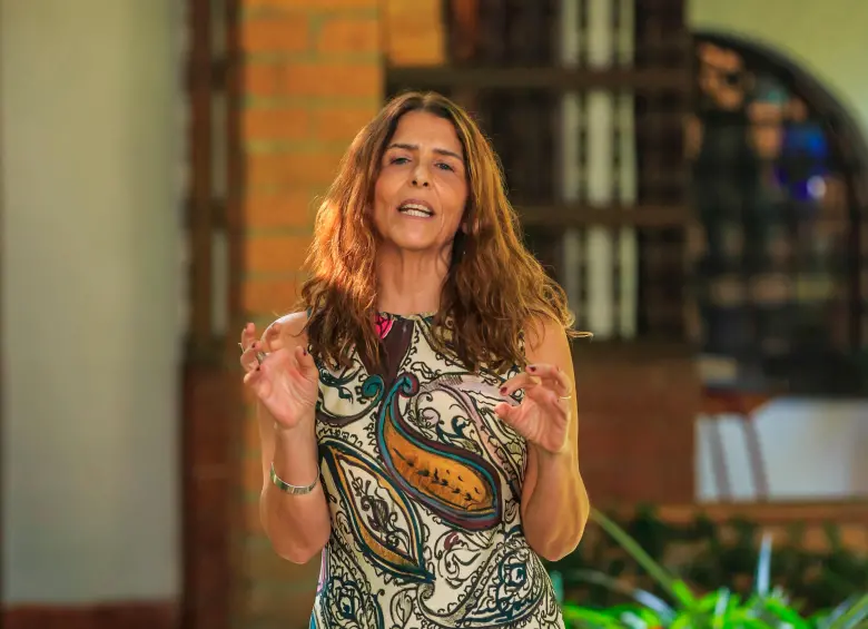 La escritora Magdalena Reyes Puig es licenciada en Filosofía. Coordina grupos de estudio y reflexión en torno a diversos autores y temas vinculados a la Filosofía y la Psicología. FOTO camilo suárez