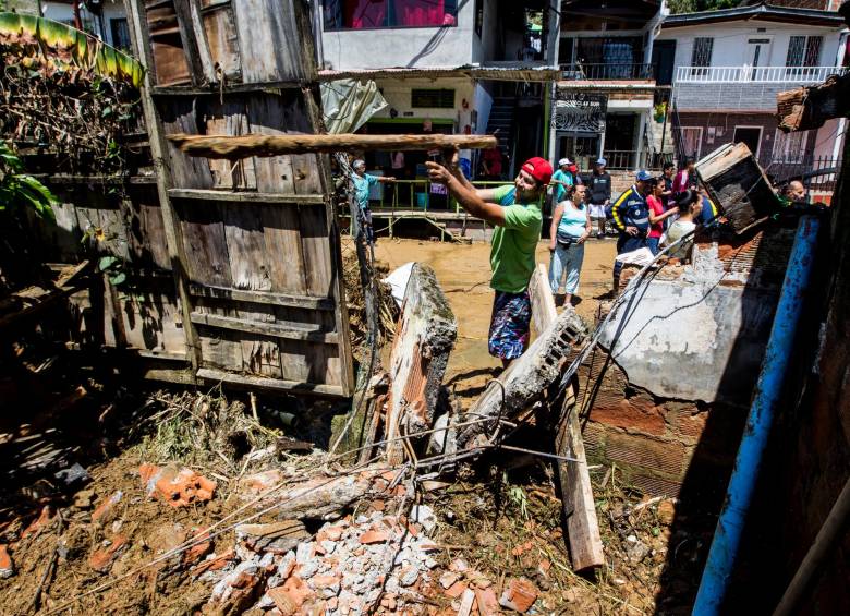 La casa de doña María quedó afectada por la fuerza de las aguas. FOTO: Julio César Herrera.