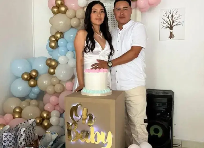 María Camila Potosí Gómez celebrando junto a su pareja el “babyshower” de su bebé. FOTO: Tomada de redes sociales