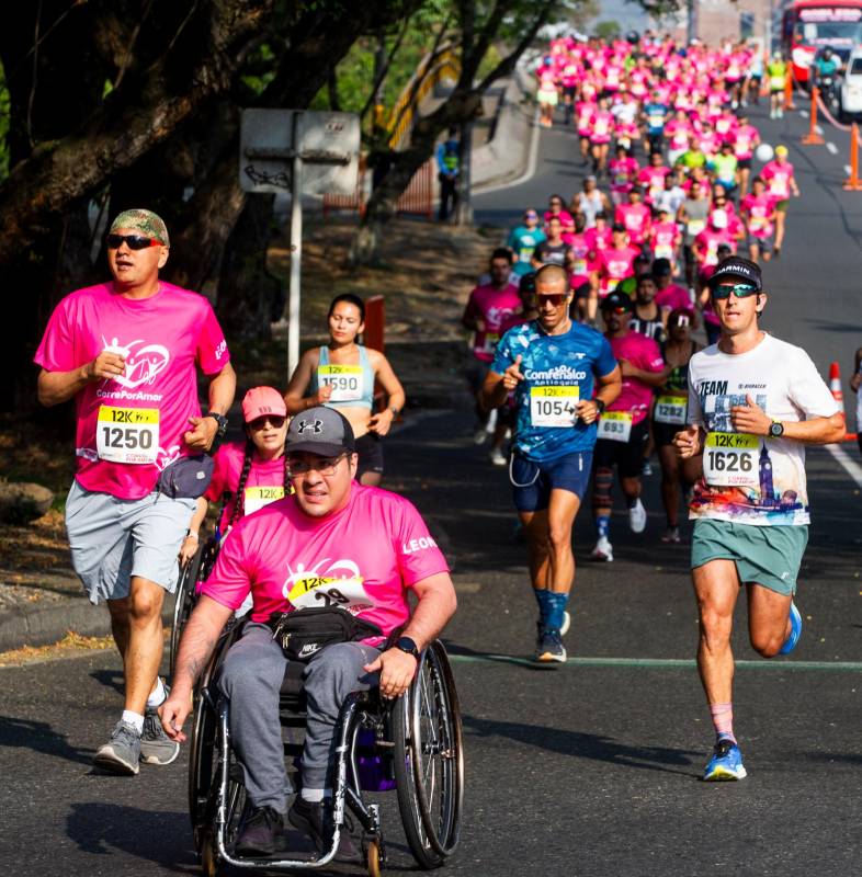 Es una carrera de corazón y va dirigida a todas las personas, muchos de los participantes la hacen por sentir esa energía, amor y satisfacción de ayudar al otro. FOTO: Julio Cesar Herrera