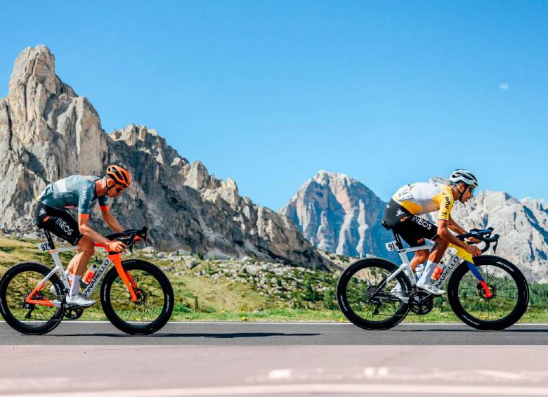 Egan Bernal fue determinante para que su compañero Arensman terminara en el top-5 del Giro. FOTO X-Netcompany INEOS