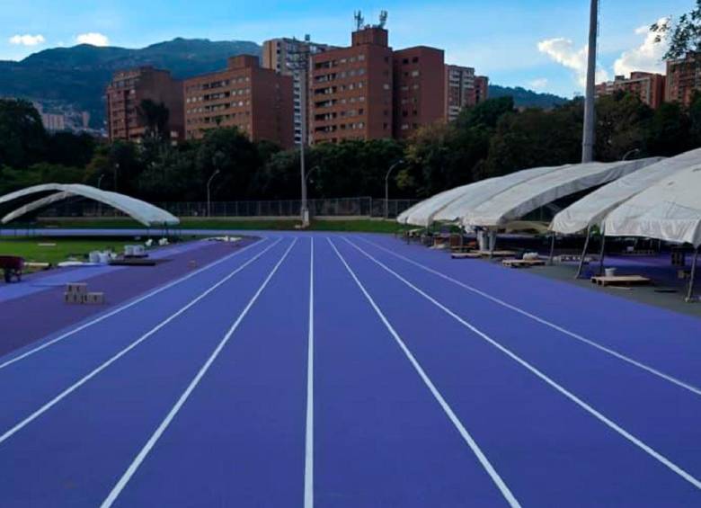 Así quedó la nueva pista del Estadio de atletismo Alfonso Galvis Duque de Medellín. Su último gran evento había sido los Juegos Suramericanos-2010. Foto Cortesía