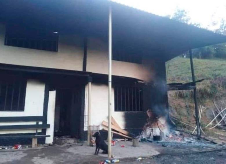 Los cuerpos de la familia masacrada fueron incinerados y Medicina Legal trabaja en su identificación. FOTO CORTESÍA