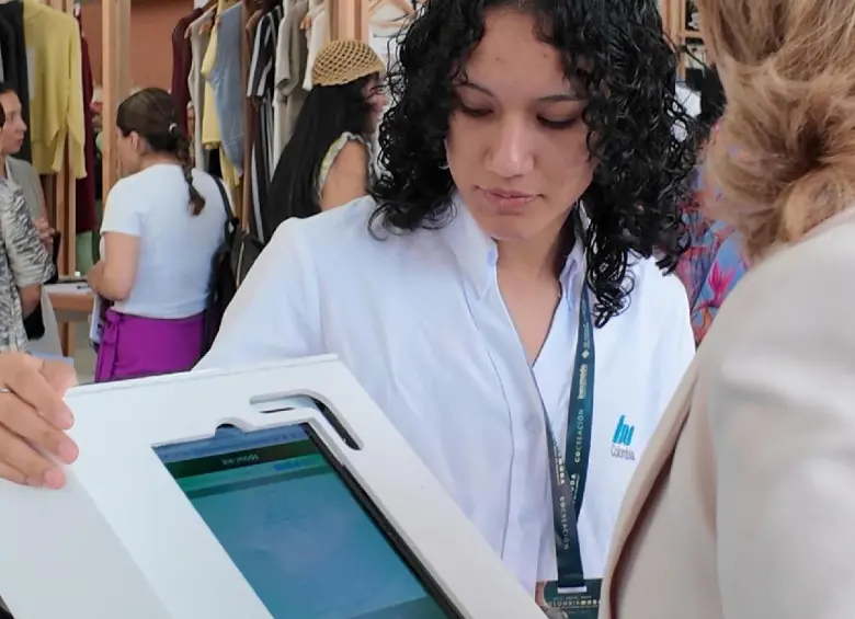 El sistema de reconocimiento facial con inteligencia artificial promete reducir los tiempos de acceso en Colombiamoda 2025. FOTO cortesía