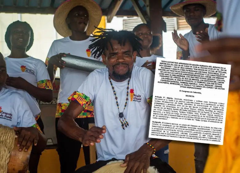 Cantadoras y músicos del Urabá antioqueño interpretan bullerengue durante una muestra cultural en Turbo, donde grupos culturales mantienen viva esta tradición afrocolombiana. FOTO EL COLOMBIANO