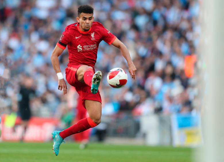 El colombiano Luis Díaz, quien lleva ocho goles en la Premier League, sería titular este domingo con el Liverpool. FOTO GETTY 