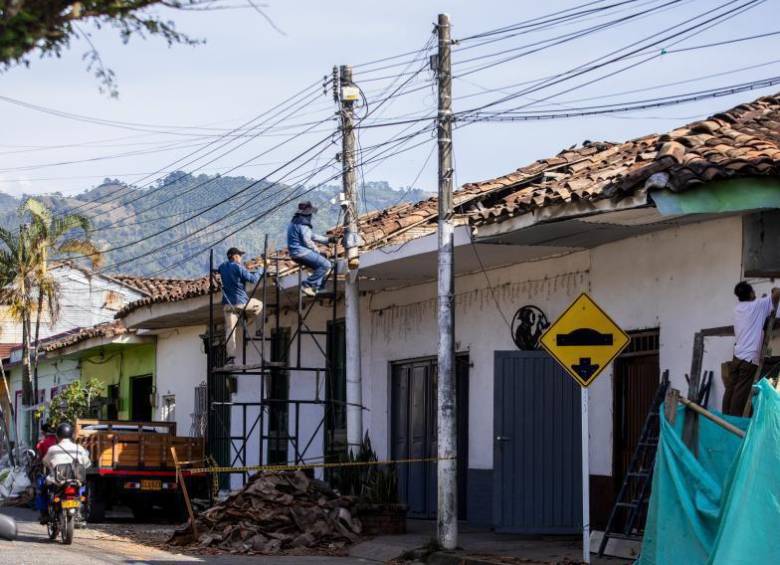 Inicia la fase de reconstrucción y demolición. Algunas casas ya han sido marcadas según el procedimiento a seguir. FOTO Julio César Herrera