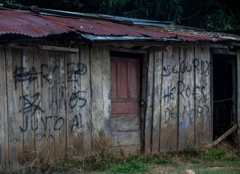 En las zonas rurales del Bajo Cauca, Norte y Nordeste cada vez son más frecuentes los reportes de grupos que imponen restricciones a la movilidad. FOTO: Julio César Herrera