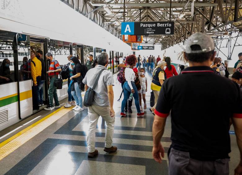 Metro de Medellín afectado por manifestaciones del 8M en el centro -  Medellín - Colombia 