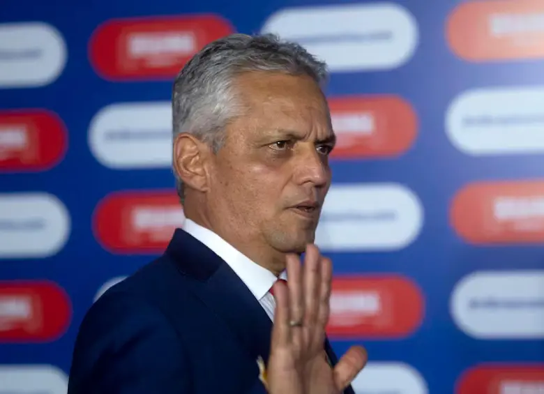 Reinaldo Rueda pidió perdón a la afición de Honduras. A sus 68 años de edad puso en duda su continuidad como técnico. FOTO AFP