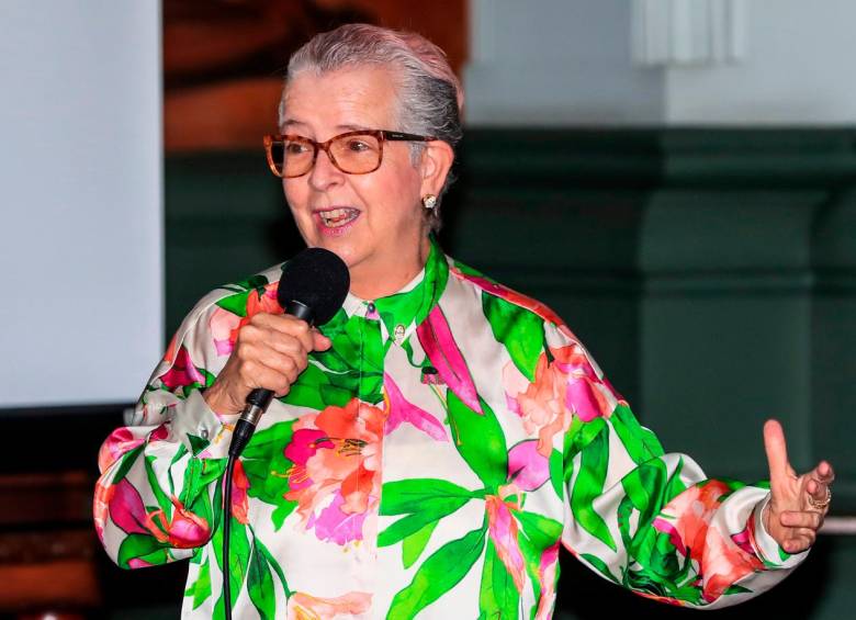 Comisionada Lucía González le hizo un llamado a los antioqueños a estudiar el informe. Foto Jaime Pérez 