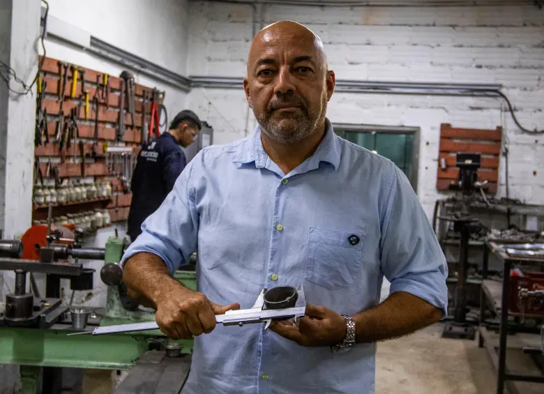 Disciplina y honestidad han sido las claves con las que Jorge Andrés Giraldo mantiene en pie a Metaloide. FOTO JULIO CÉSAR HERRERA 