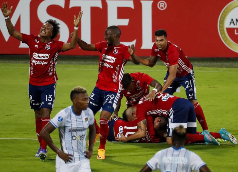 Vladimir Hernández celebra el primer tanto en la victoria 2-1 del DIM ante 9 de Octubre por Copa Sudamericana. FOTO MANUEL SALDARRIAGA