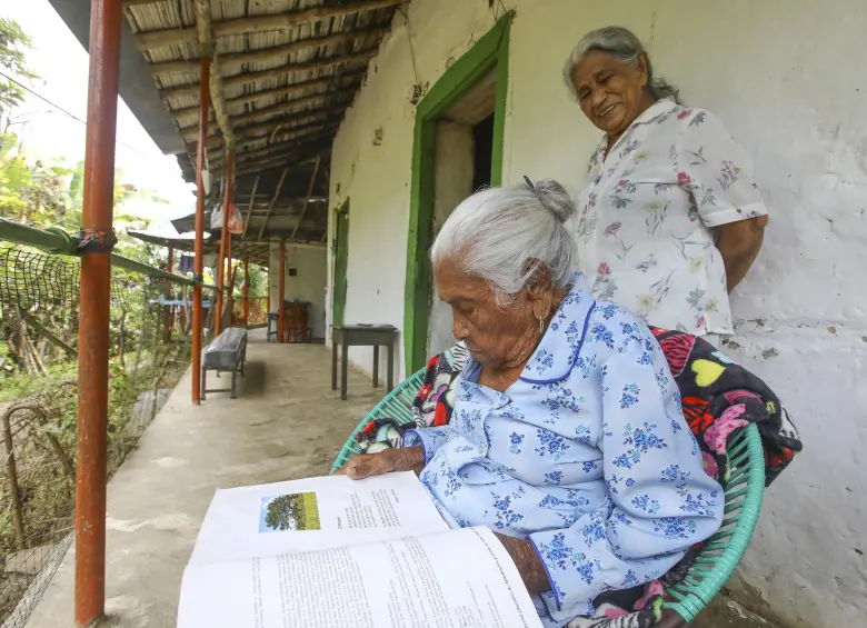 El envejecimiento poblacional está reconfigurando el mercado laboral, la demanda de vivienda y los patrones de consumo. Foto: Esneyder Gutiérrez 