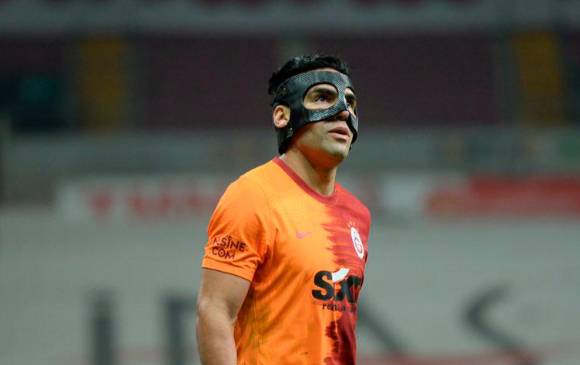 Falcao sufrió una lesión en su rostro en un entrenamiento el pasado 11 de abril. FOTO TOMADA DE TWITTER @GalatasaraySK