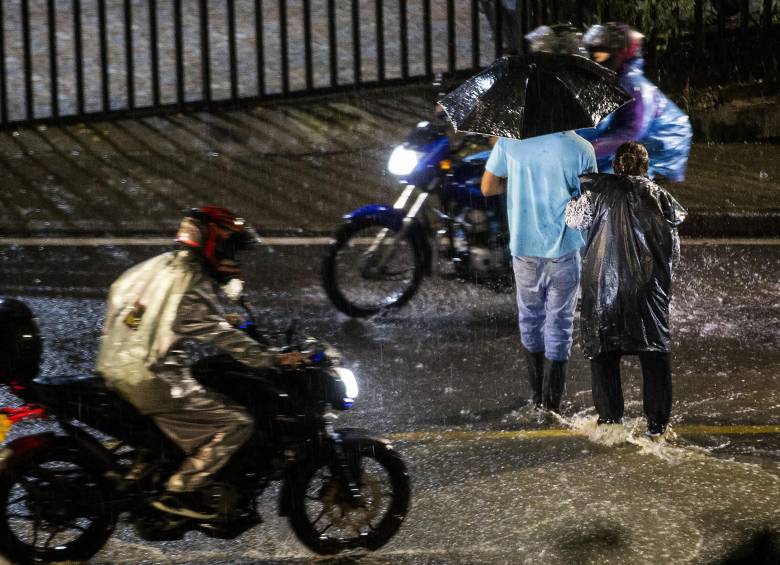 Descripción: Invierno causa inundaciones en las calles y deprimidos de Medellín. Personajes: . Fecha de evento: 24/05/2024. Foto: Julio César Herrera Echeverri