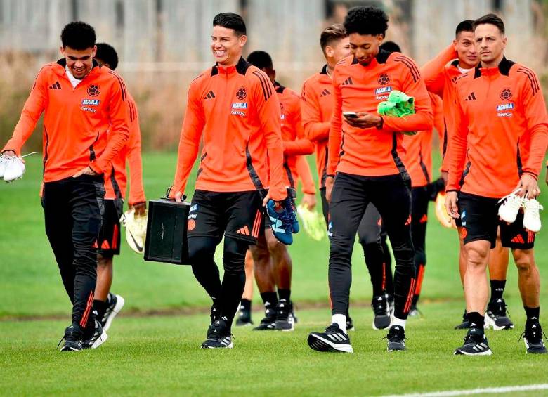 Luis Díaz, James Rodríguez, Jhoan Mojica, entre los que le ponen sabor a los entrenamientos, con música, a la Selección. FOTO INSTAGRAM SELECCIÓN