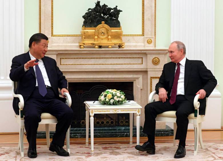 Los presidentes Xi Jinping y Vladimir Putin firmaron varios acuerdos de cooperación para potenciar la unión de los dos países. FOTO EFE