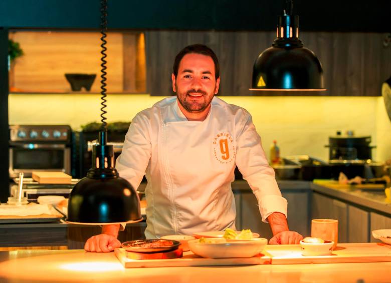 Detrás del menú de Gabriela hay todo un proceso creativo que el chef Juan David cocina lidera. Ensayos, pruebas, errores y mucha técnica alrededor del fuego para sorprender a sus comensales. FOTOS: Camilo Suárez. 