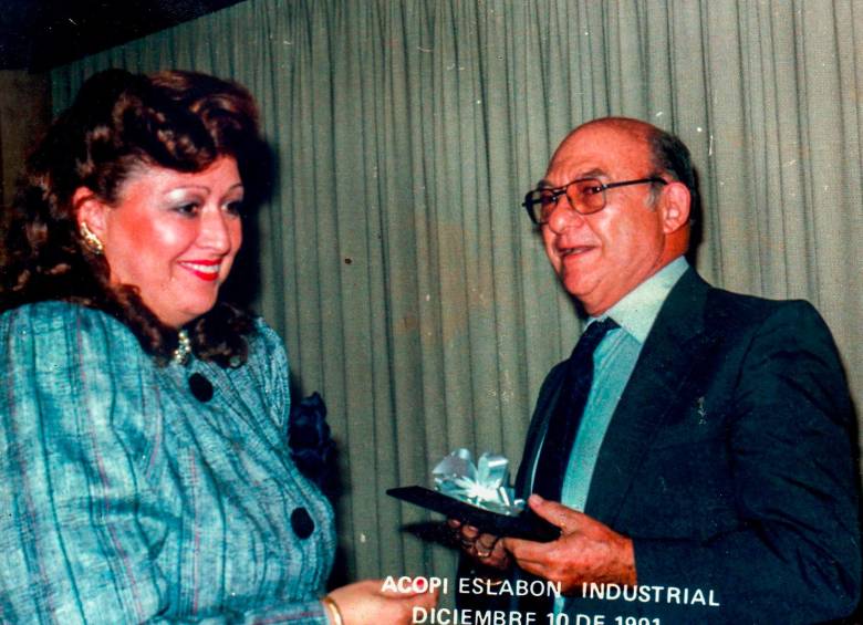 César Manevich fue reconocido como empresario por Acopi en 1991, aparte de que llegó a recibir distinciones de la administración municipal por su espíritu cívico y filantrópico. FOTO cortesía