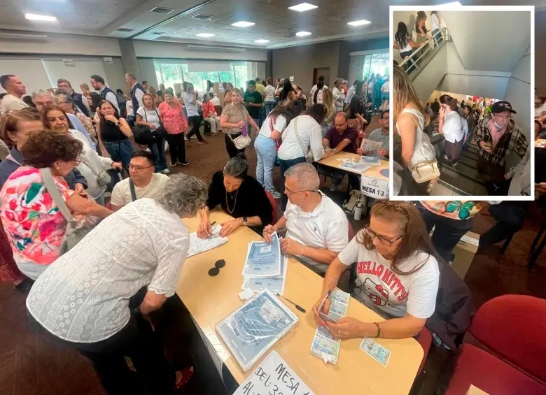 Miles de ciudadanos denunciaron a través de redes sociales los cambios de lugar de las mesas de votación en el centro comercial San Diego en Medellín. FOTO: Cortesía de redes sociales