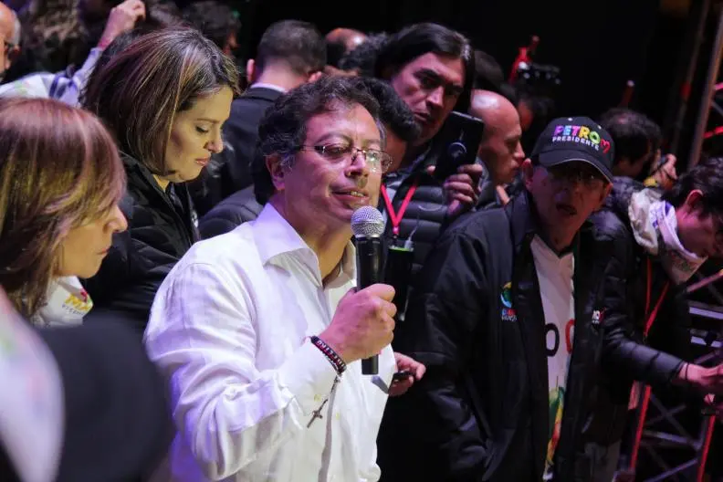 Desde la campaña de 2022 se incrementaron los rumores de los comportamientos inadecuados del entonces candidato relacionados con el consumo de alcohol. FOTO<b> Colprensa</b> 