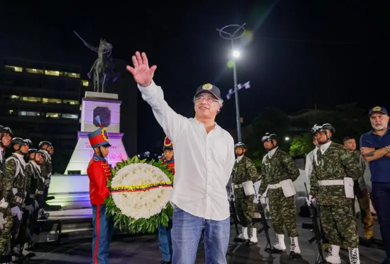 El mandatario hizo el discurso como una alocución presidencial que interrumpió la programación de los canales privados, particularmente el noticiero en horario prime time. FOTO: Presidencia