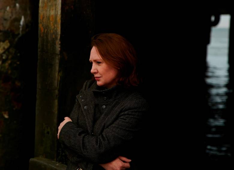 El último libro de Paula Hawkins es La hora azul. FOTO: Colprensa