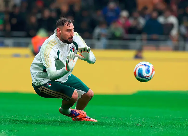 El portero Gianluigi Donnarumma podría perderse el Mundial por tercera vez en caso de que Italia no clasifique en el repechaje. FOTO getty