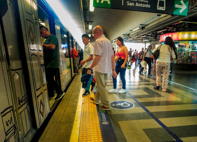 Dentro de los planes del Metro de Medellín para revertir la reducción en los viajes están proteger la calidad en el servicio y ampliar la capacidad con los nuevos trenes que están siendo comprados. FOTO: Camilo Suárez