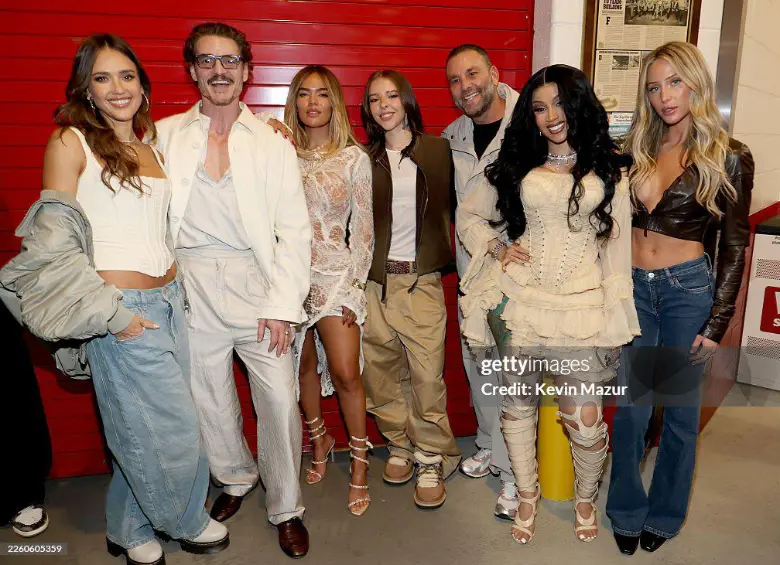 Un juego de estrellas: De Karol G a Pedro Pascal, los famosos que estuvieron en el Super Bowl 2026